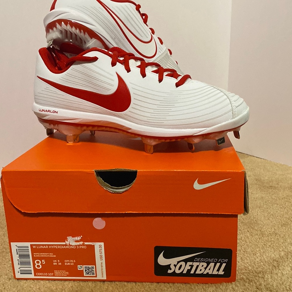 Women’s size 8.5 softball cleats lunar hyperdiamond 3 Pro